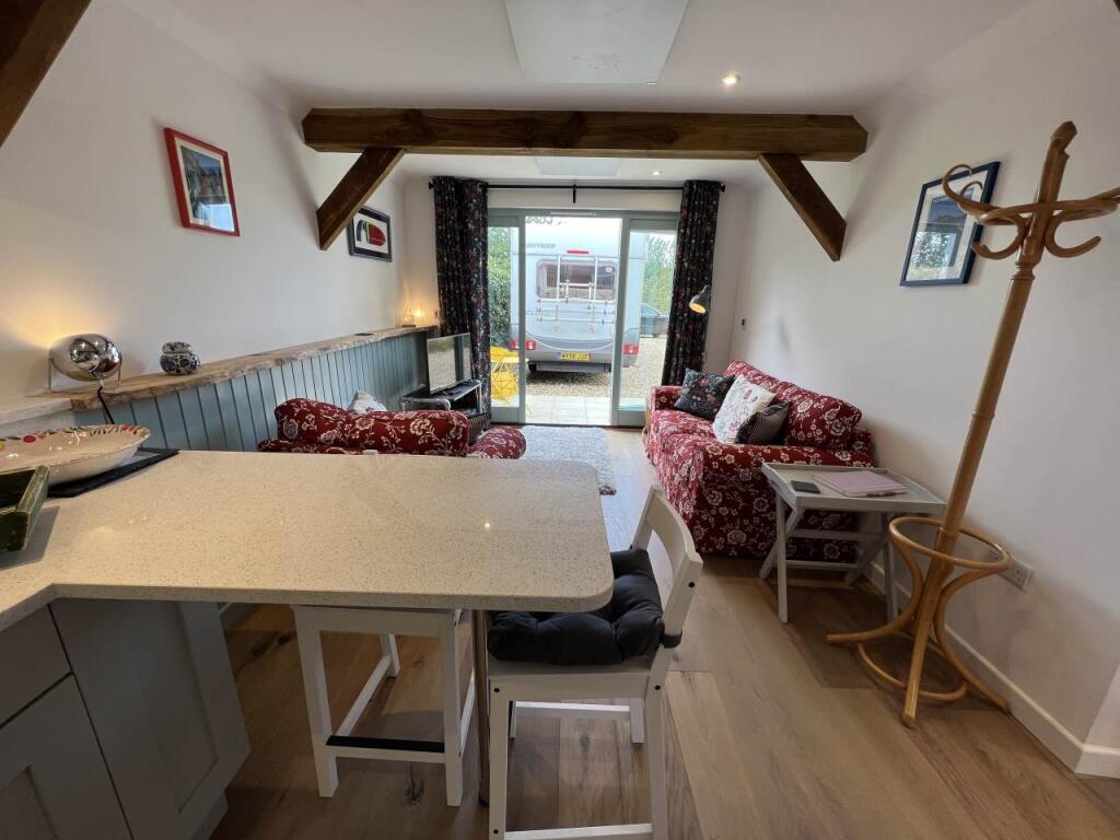 KITCHEN LOUNGE