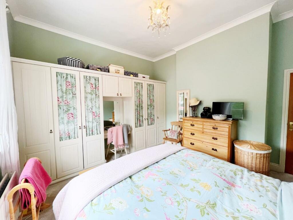 Master Bedroom pic 4.jpg