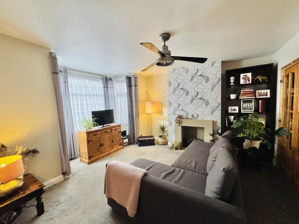 FRONT ROOM