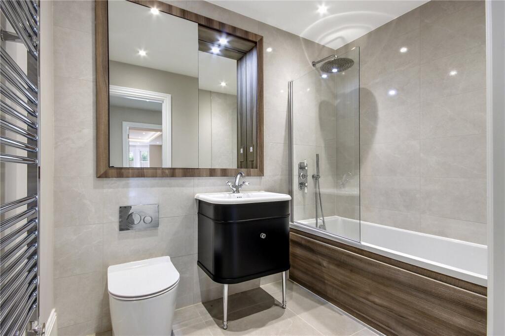 Plot 4 Bathroom