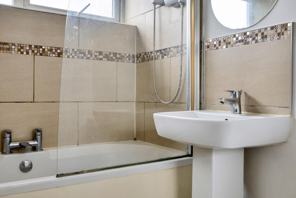 1364352-5-68e6308...