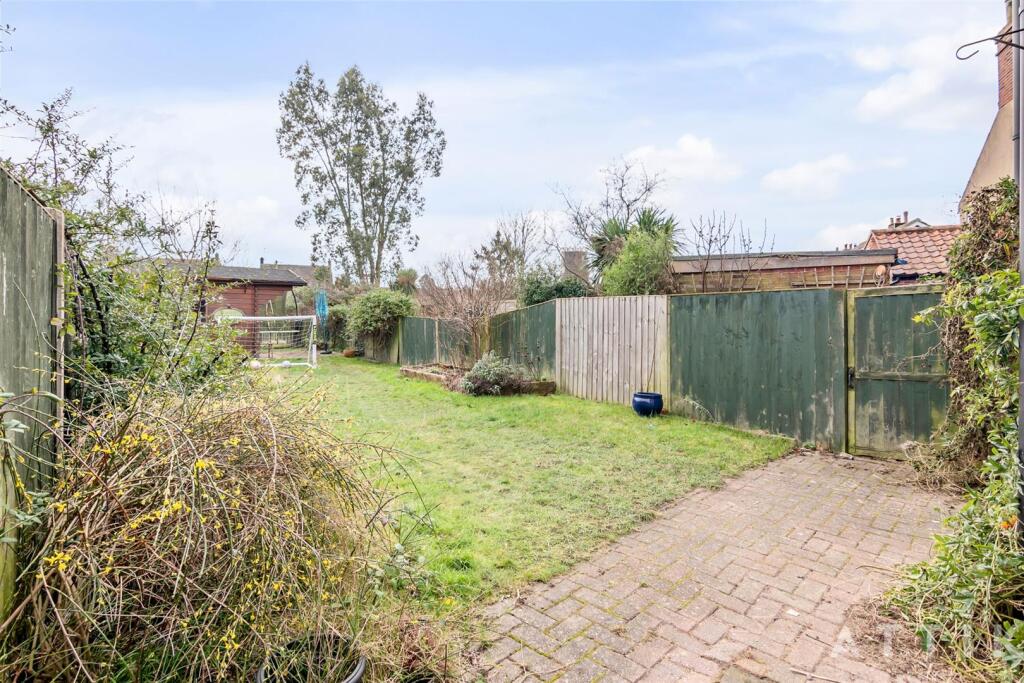 33 Southend Road Bungay NR35 1DN (12).jpg