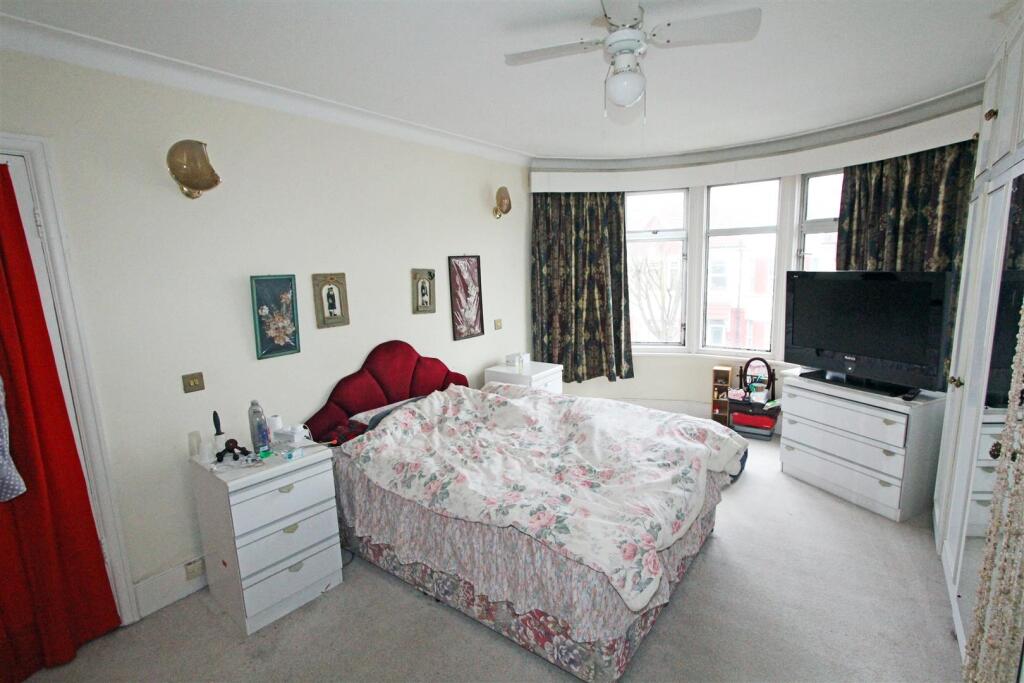 IMG_4385 bed1.jpg
