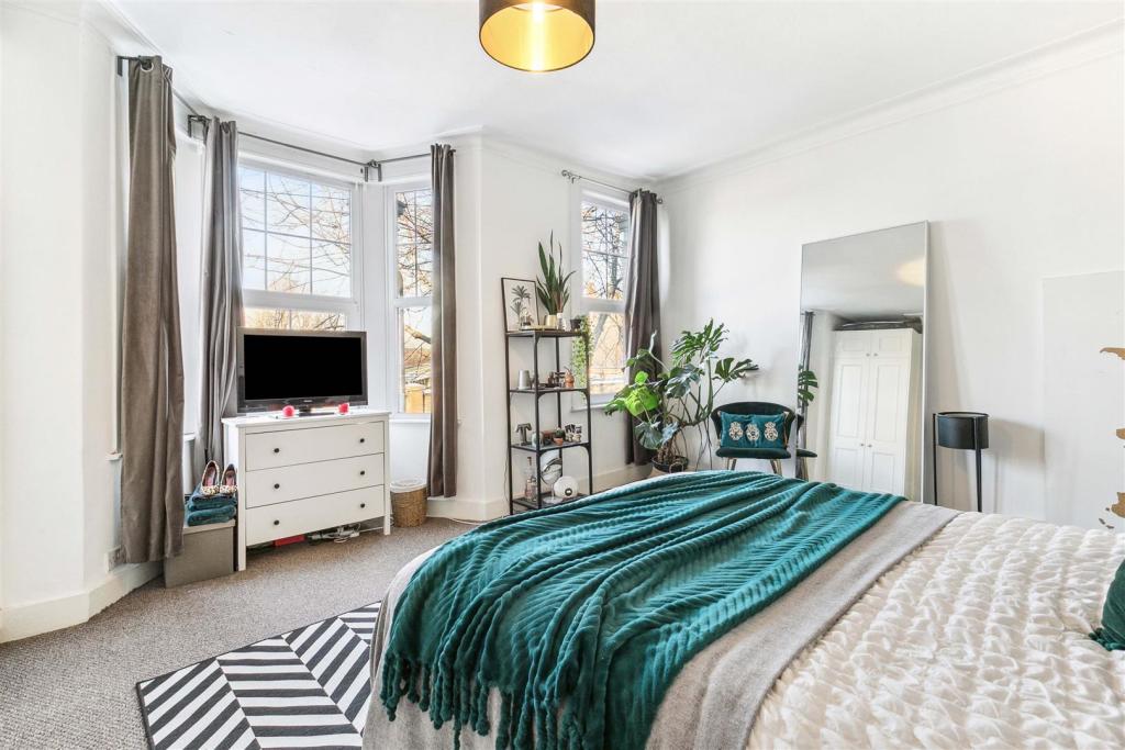 Bedroom (1).jpg