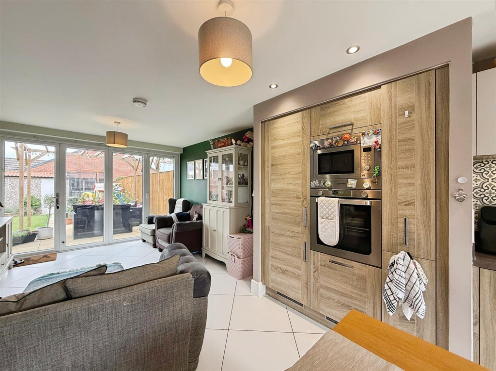 Open plan kitchen/Living area