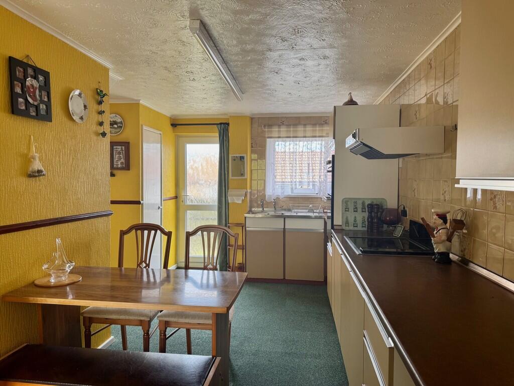 kitchen/breakfast...