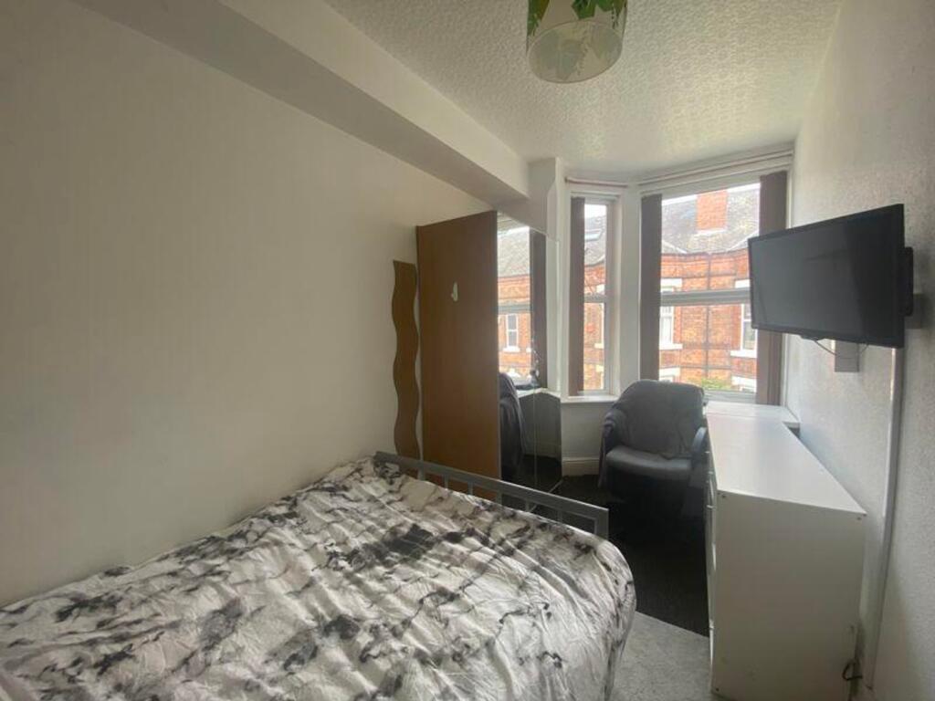 A bright and inviting double bedroom featuring ...