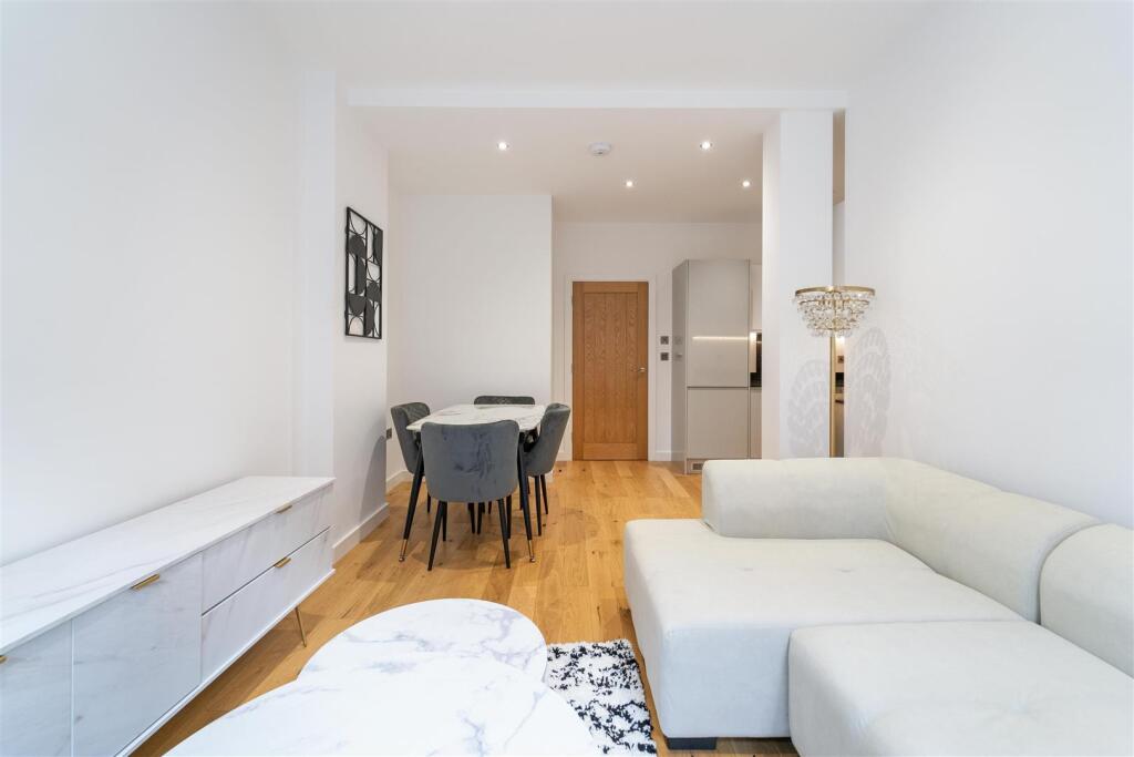 Flat 2, 48 Camden Street Round 2_04577.jpg