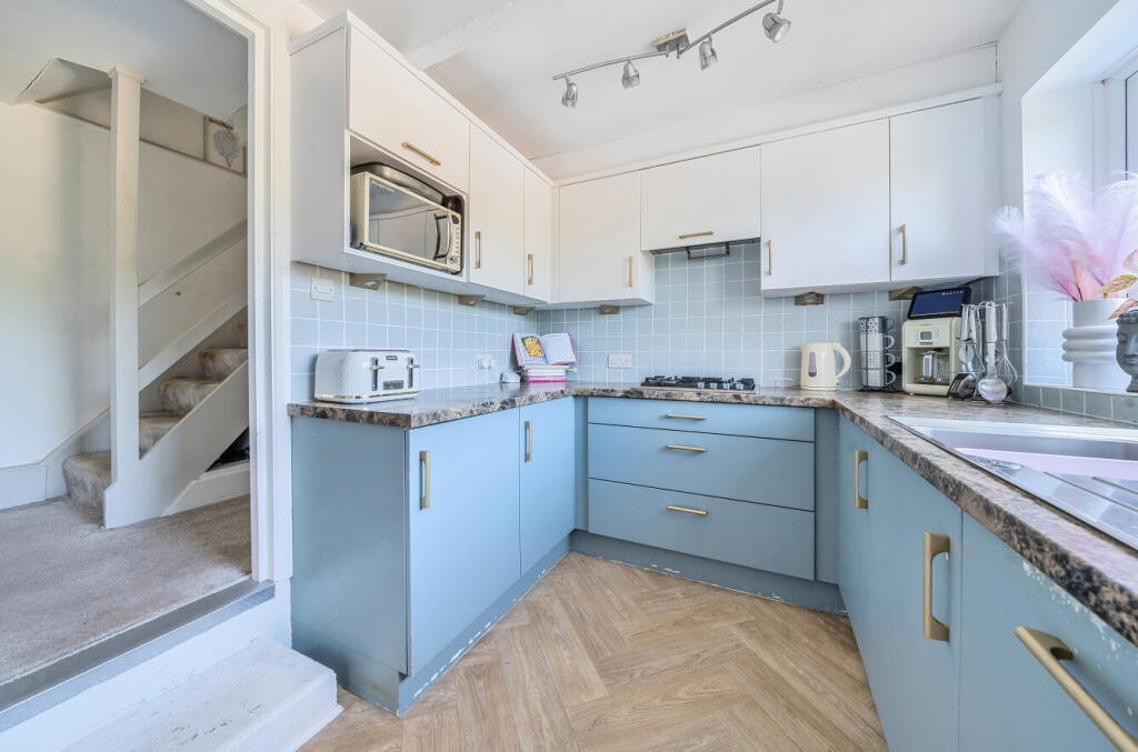 1310927-11-6852d6...