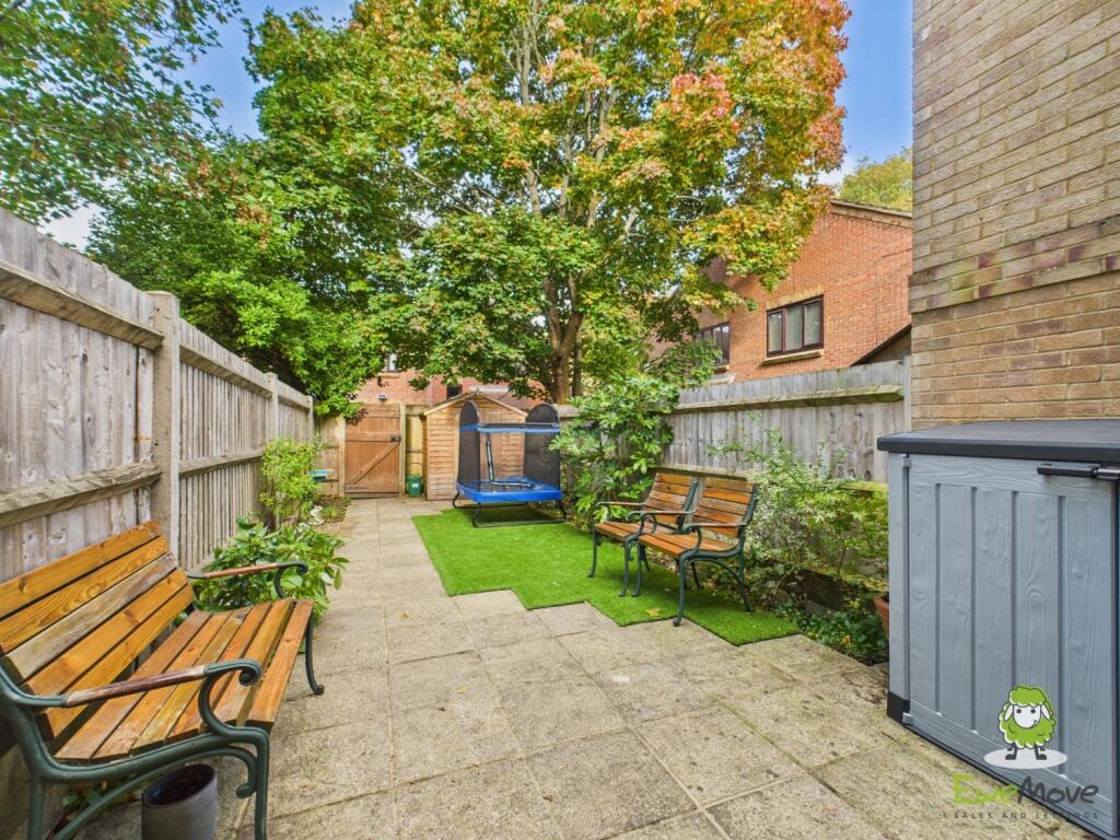 EweMove Estate Agents Basingstoke - Long Copse Cha