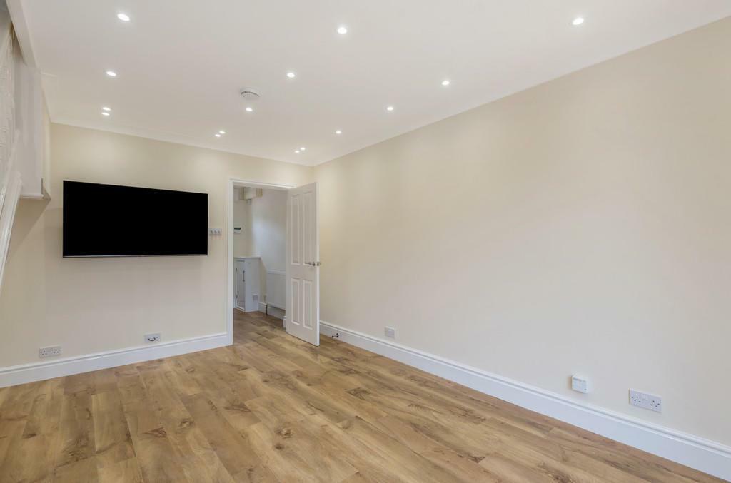 7 Eliot Court - 7.jpeg