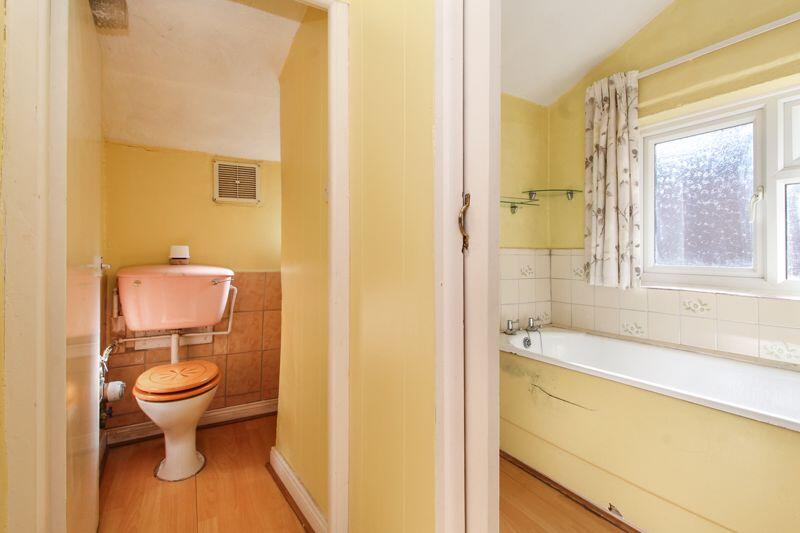 Family Bathroom/Toilet