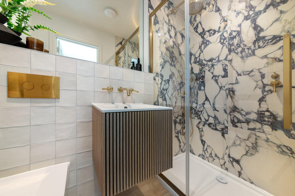 Barnfield Shaw-Re...