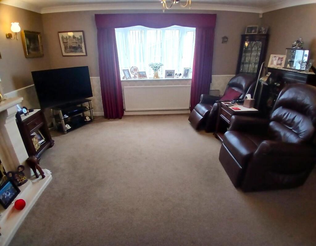 Lounge 1.jpg