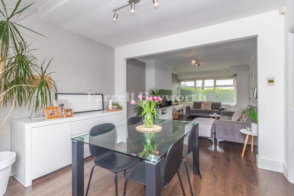 Lounge Diner image 3