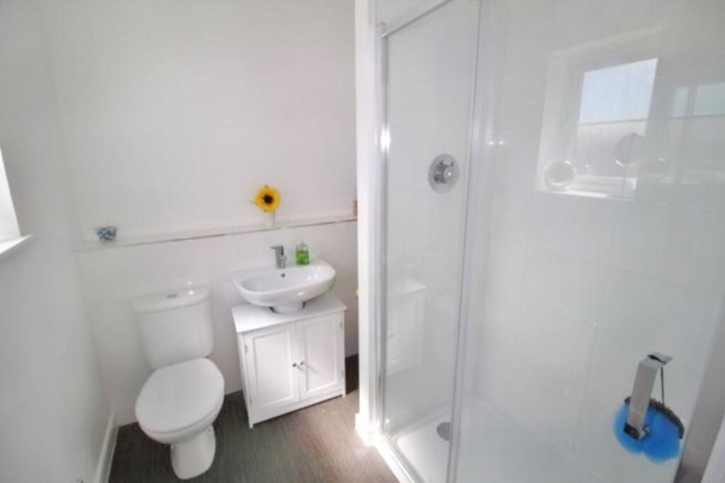 En-Suite (Bedroom One)