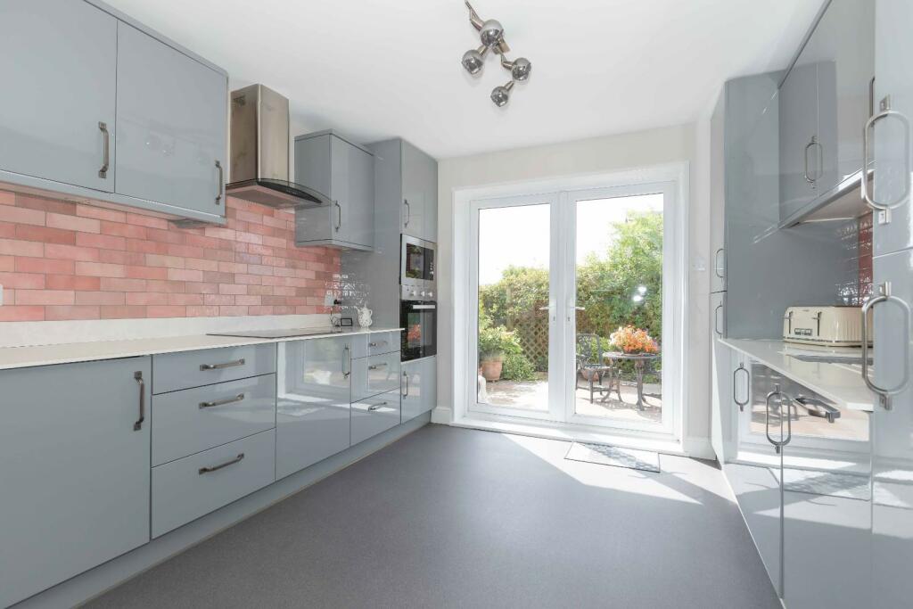 1 Burnside Crescent_4.JPG