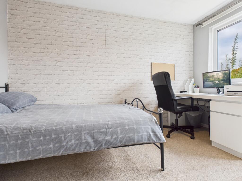 CAM03729G0-PR0152-STILL015