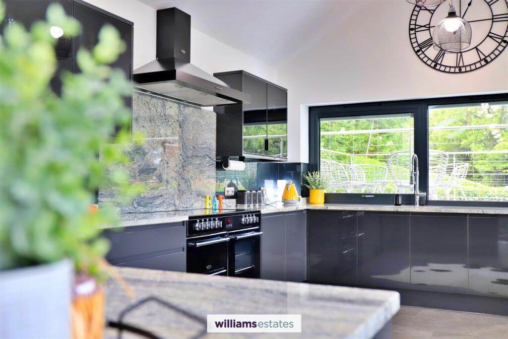 Open Plan Living / Kitchen