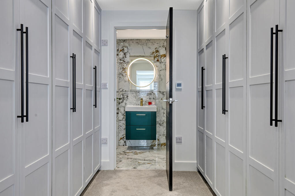 Dressing Room leading to en-suite