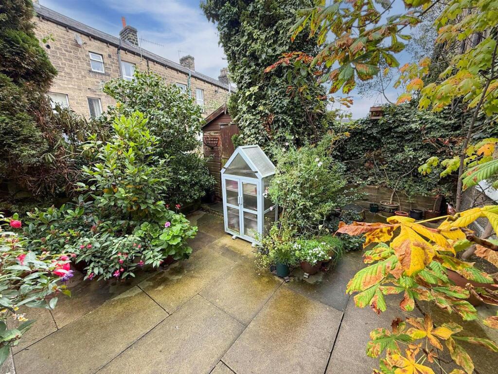 4 bed mid-terrace property, Silsden 22