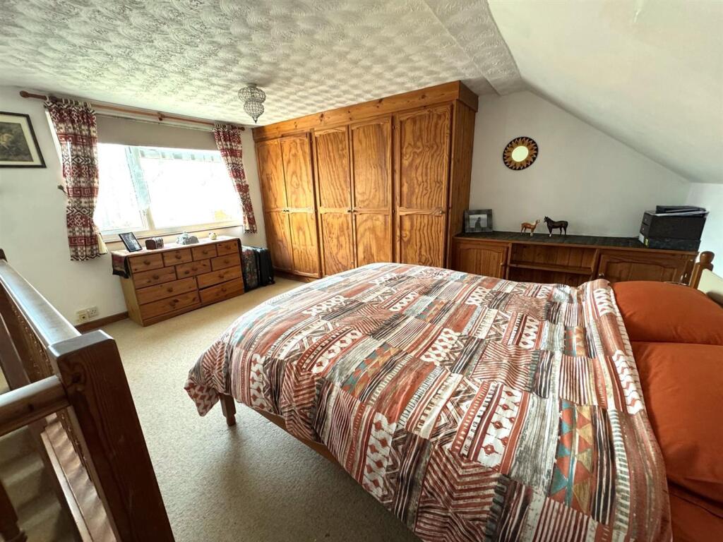 LOFT ROOM.jpg