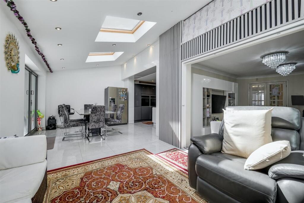 50 Fox Hollow Dining room.jpg