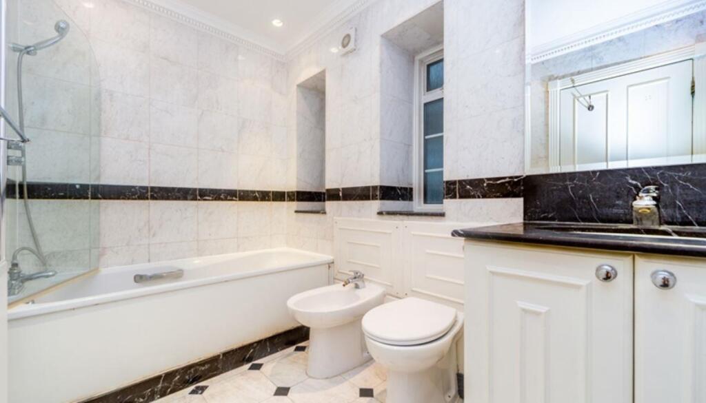 strath4-bathroom2-jp