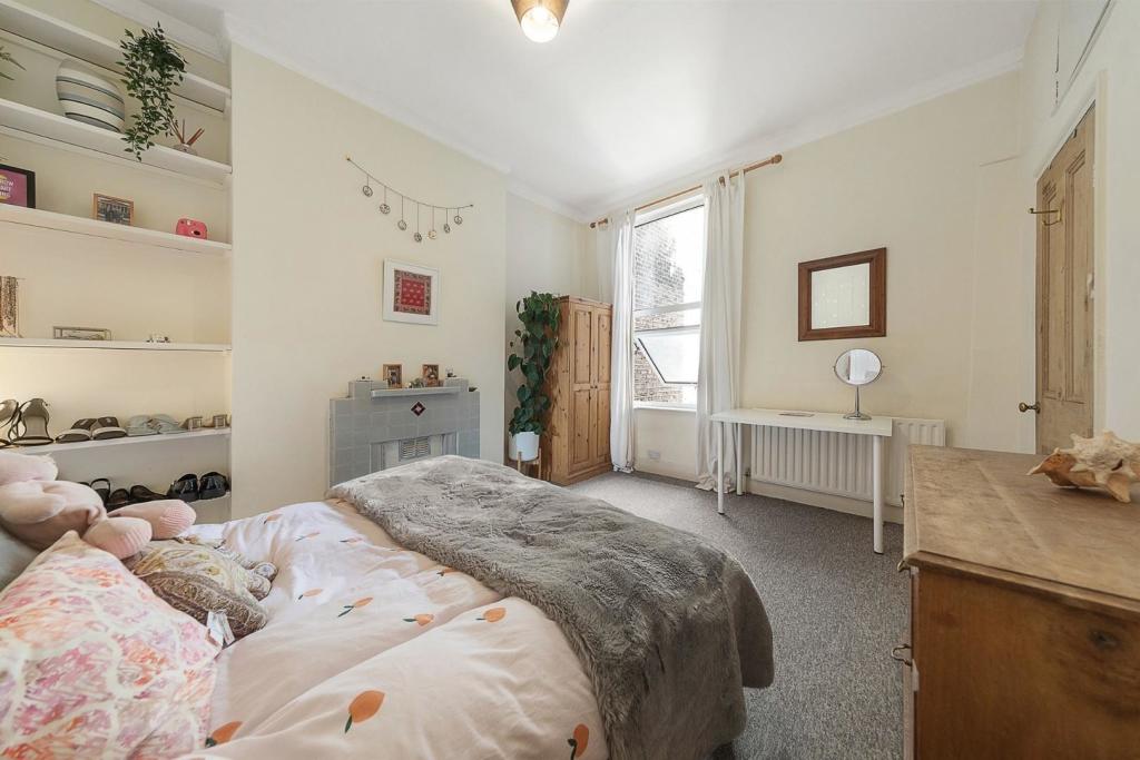 Bedroom (3).jpg