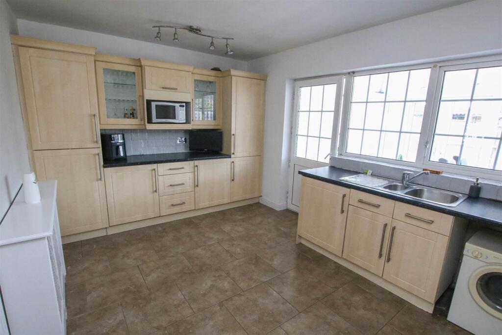 DINING/KITCHEN