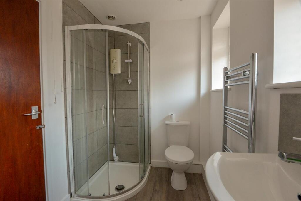 Bathroom 1.jpg