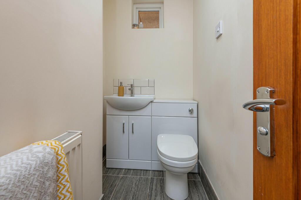 22 - 263 Meltham ...