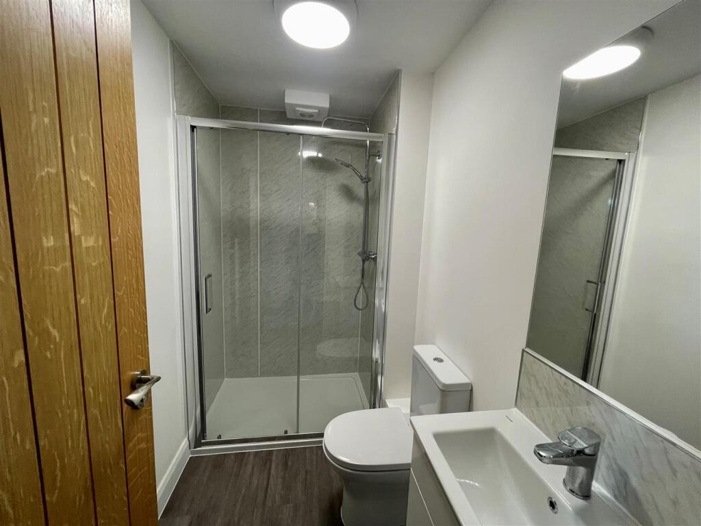 Shower Room.jpg