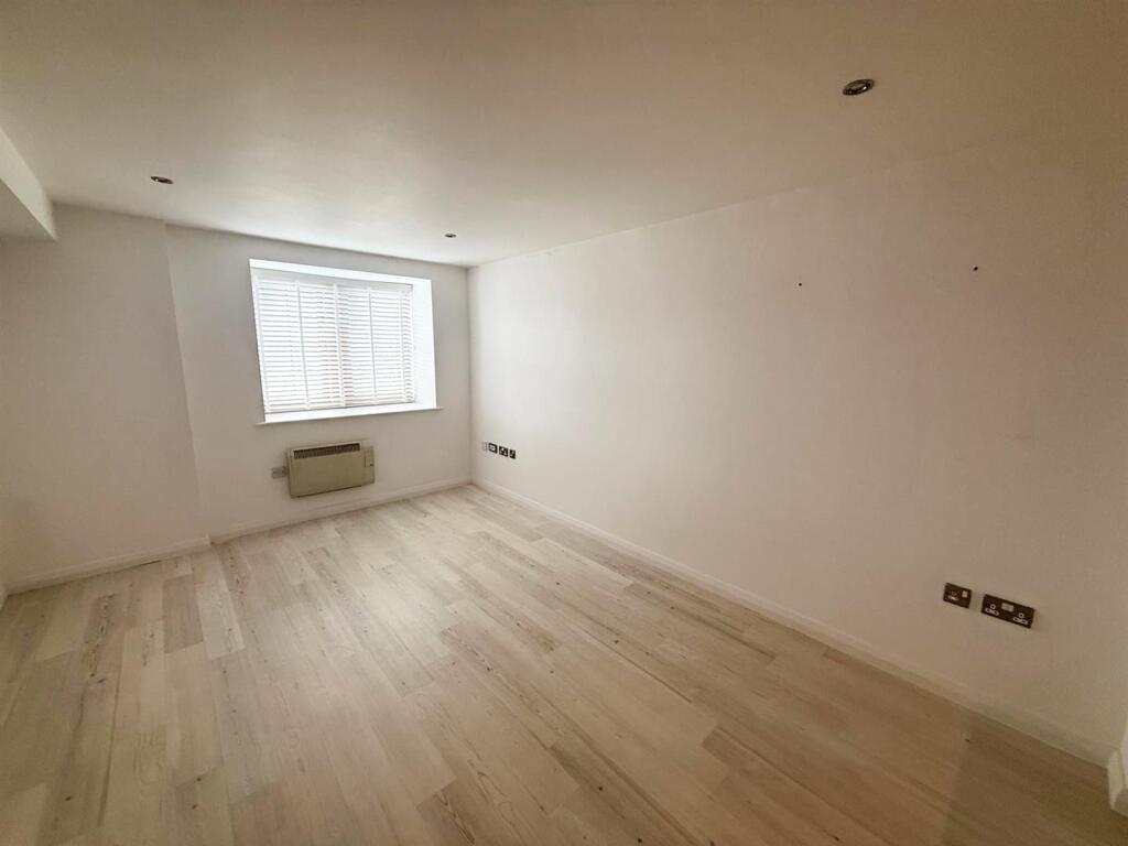 2 Bed Apartment, Riddlesden