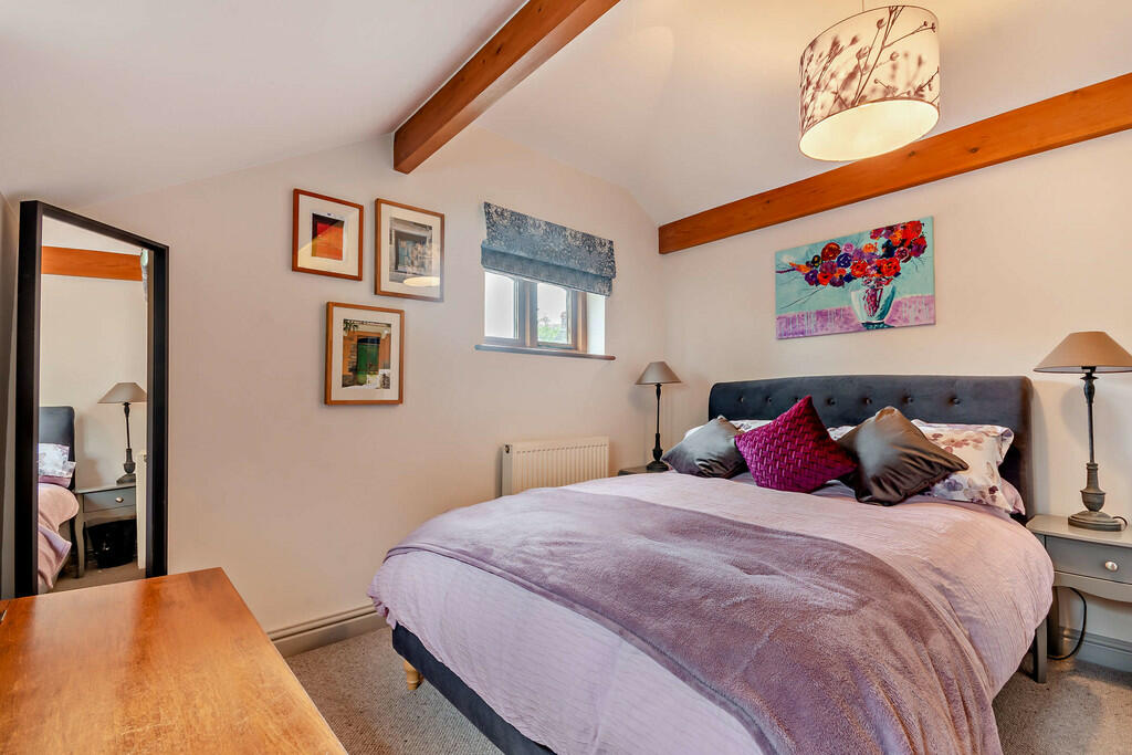 8618429-interior0...