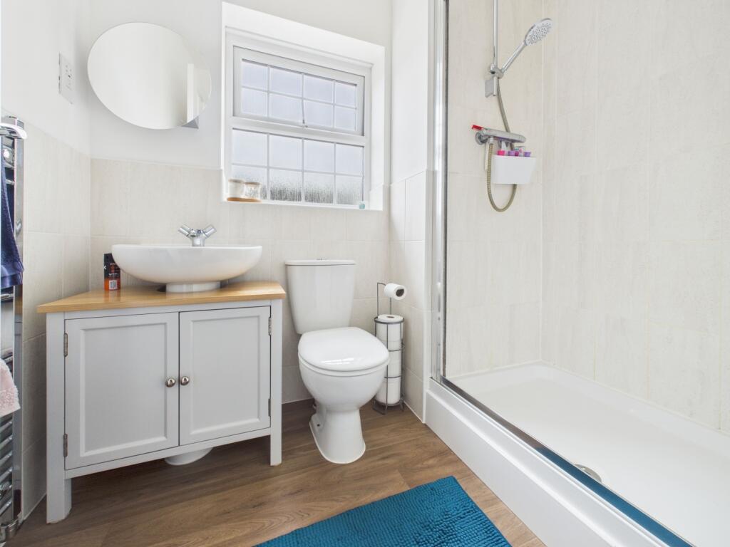 13. CAM04922G0-PR0070-STILL023