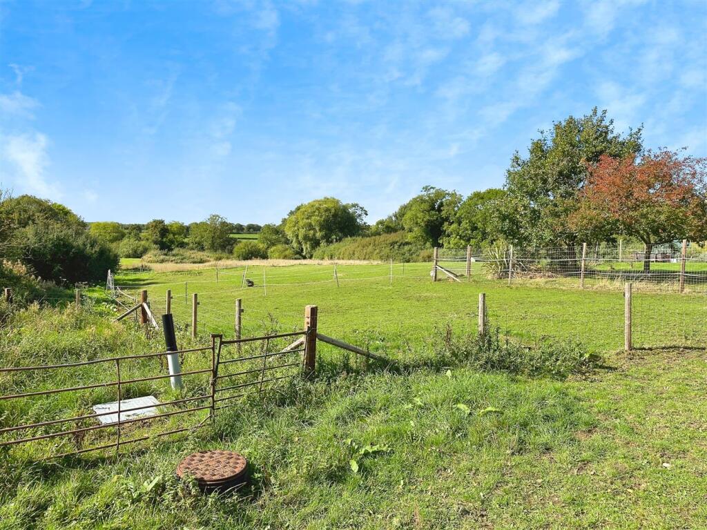 8283e3cb--4560-B798-3D5553BE826A-26888-000007B079C