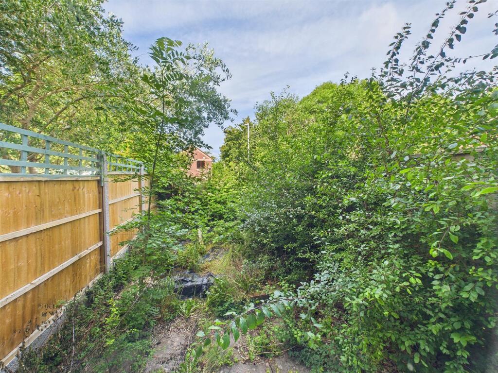12 - 1 bedroom mid terrace.jpg
