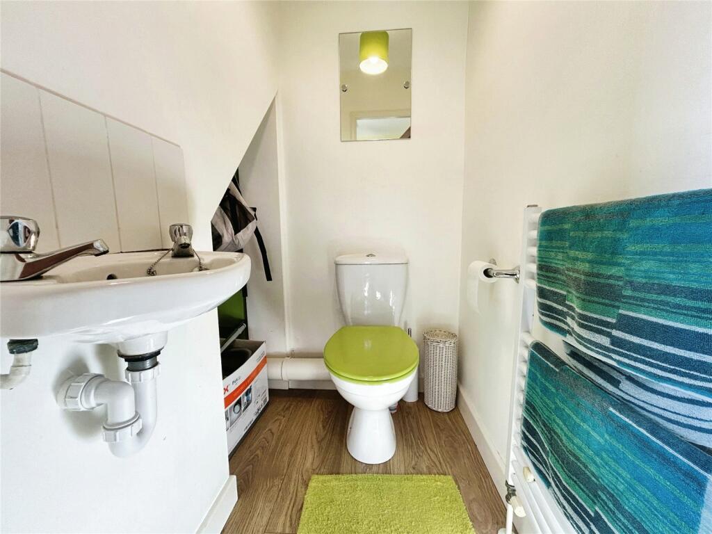 Cloak Room/Wc