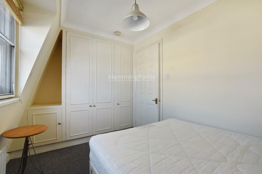 02-9ac5GCHMF- Flat 3 128B Camden Road -Original (6