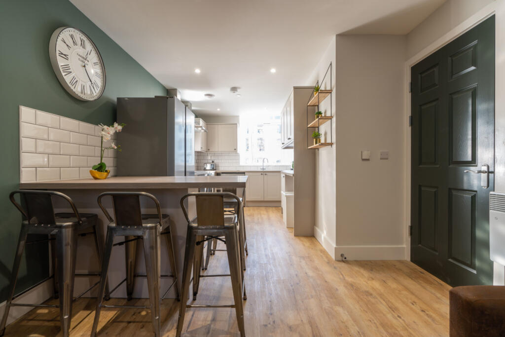 Flat 1, 125 Walter Road Kitchen 2