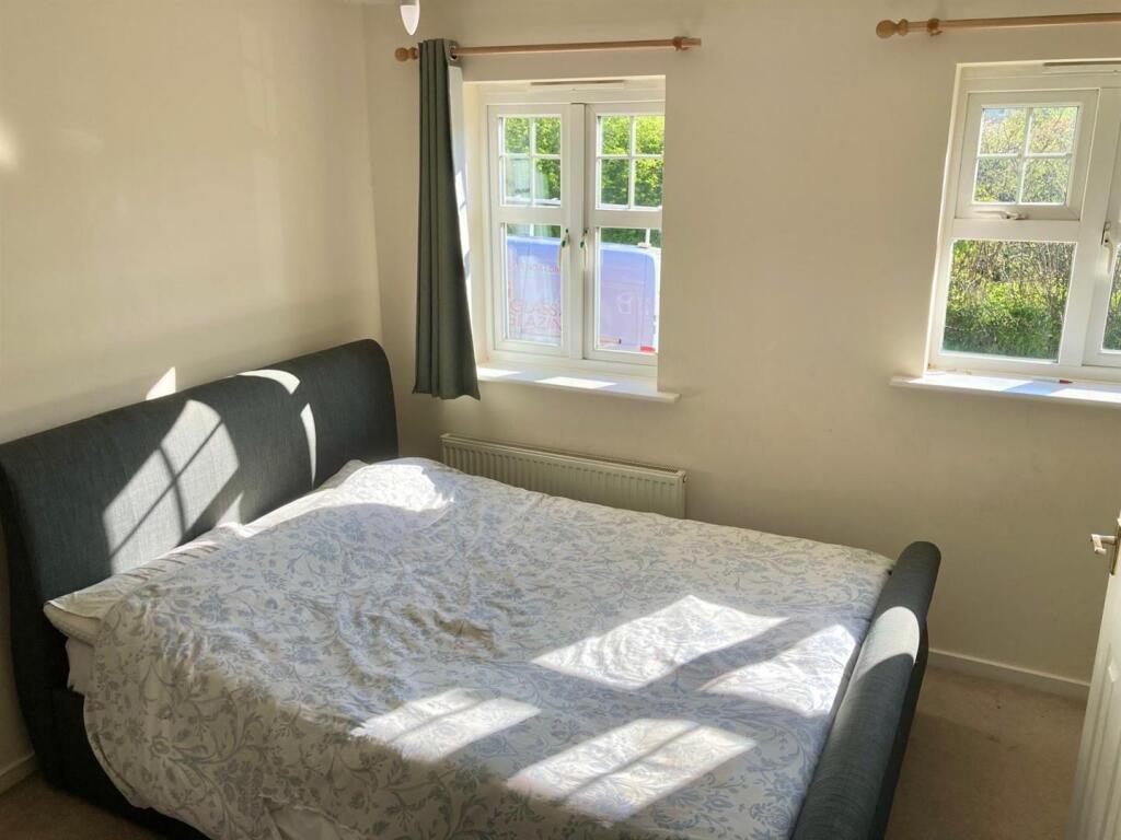 horseshoe bedroom 1.jpg