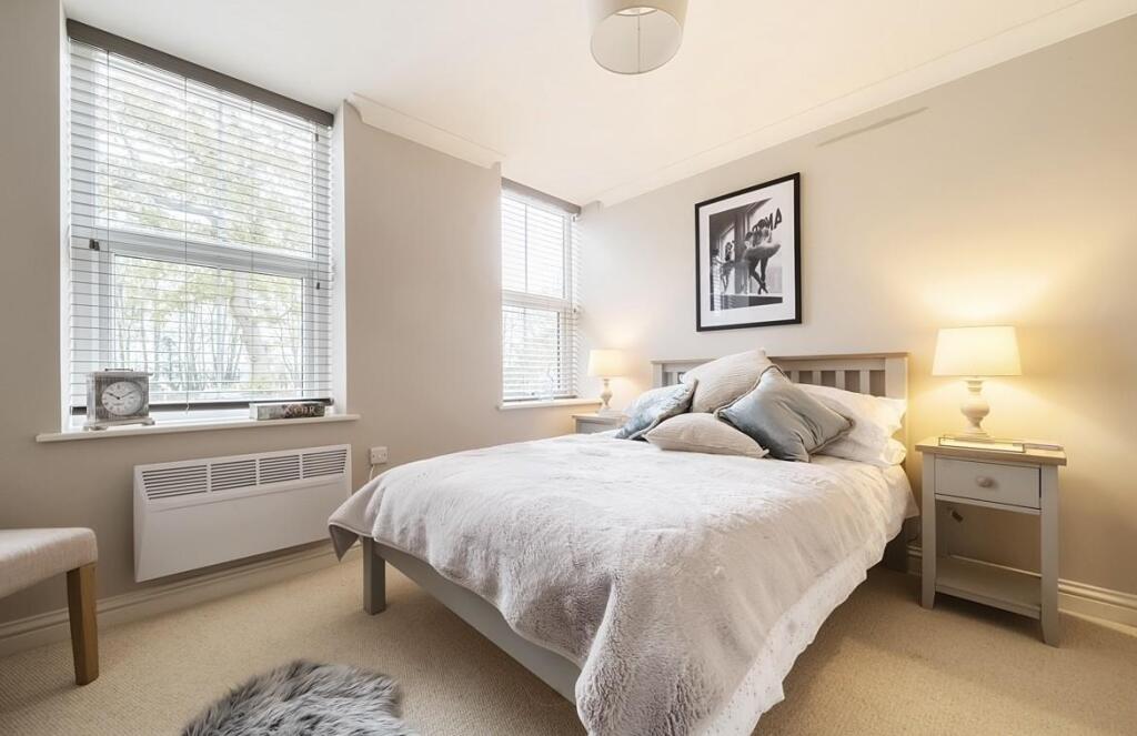 flat 4 bedroom 1.jpg