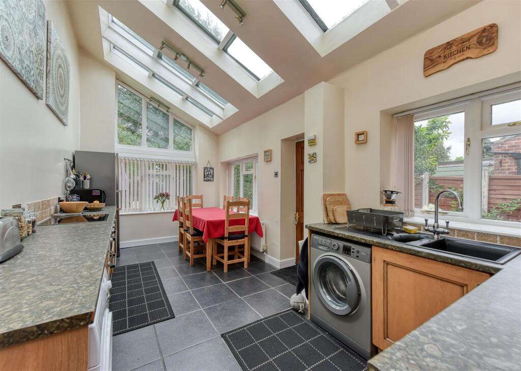 15 Paget Road-kitchen1.jpg