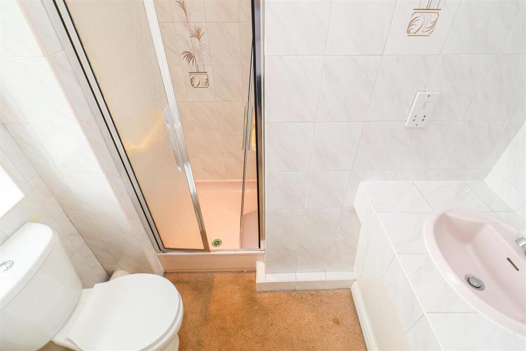 EN SUITE SHOWER ROOM/W.C.