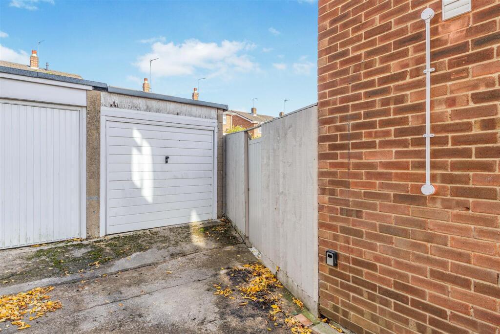 22 Austin Drive, Banbury-20.jpg