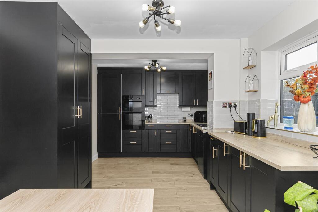 Kitchen 1.jpg