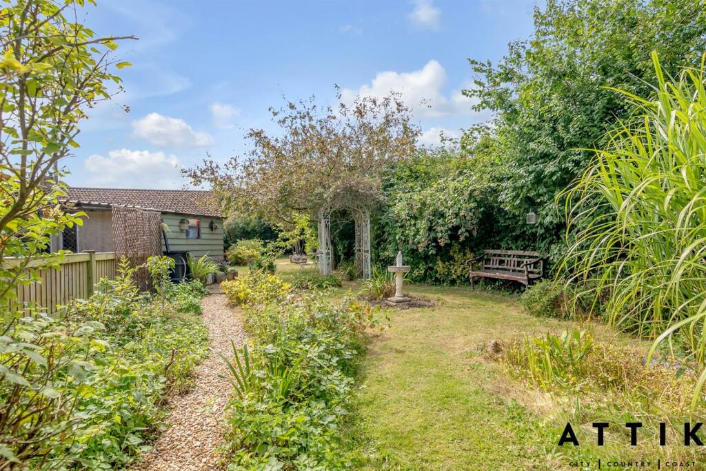 10 Valley Close, Holton IP19 8NF (31).jpg