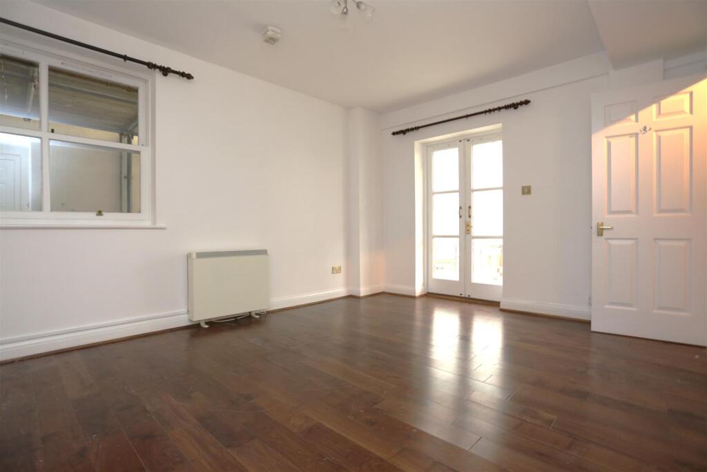 5 Percival Mansions new bed1.JPG