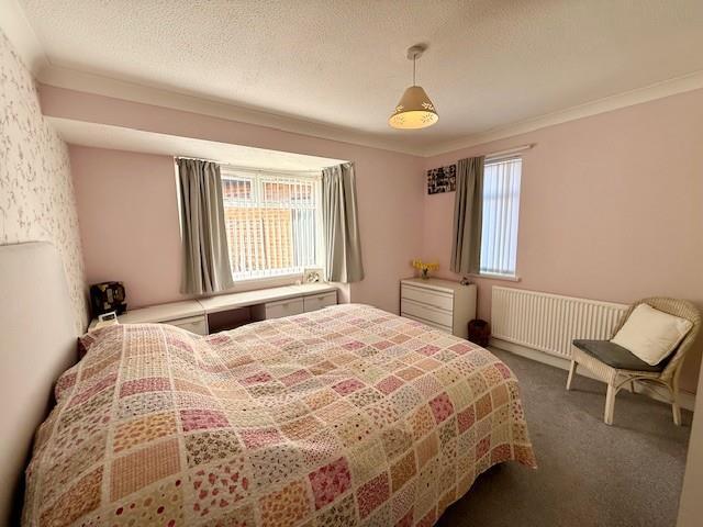 2 Birch Close - 3.jpg